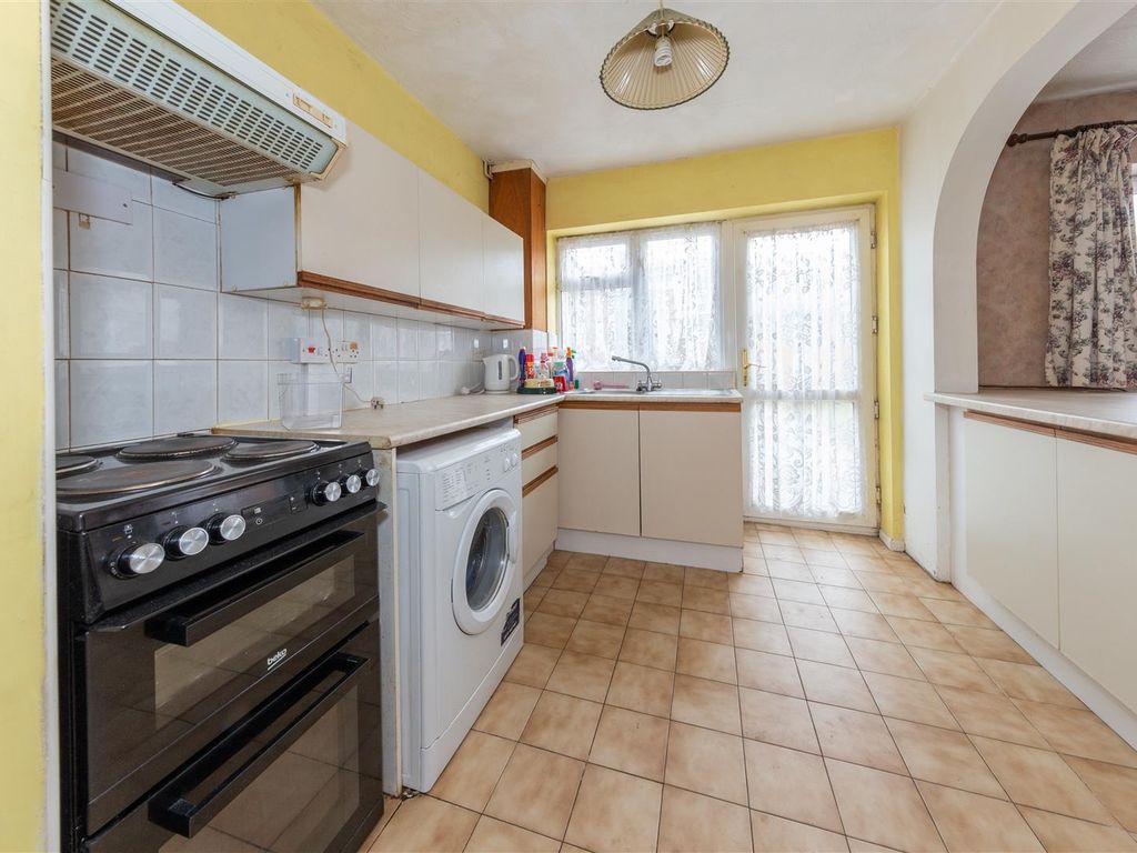 Oatfield Close, Luton, Bedfordshire LU4  