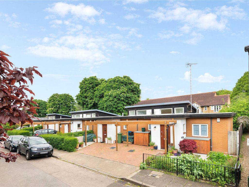 2 bed detached house for sale in Berkeley Road, London SW13, £650,000