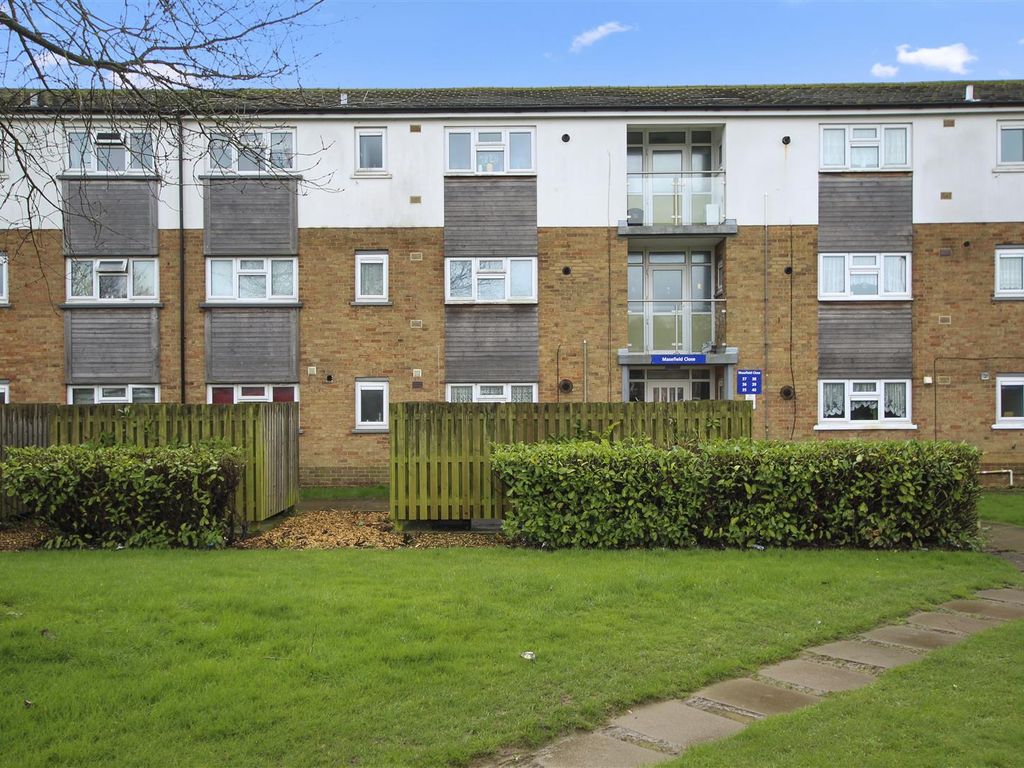 2 bed flat for sale in Masefield Close, Wellingborough NN8, £130,000
