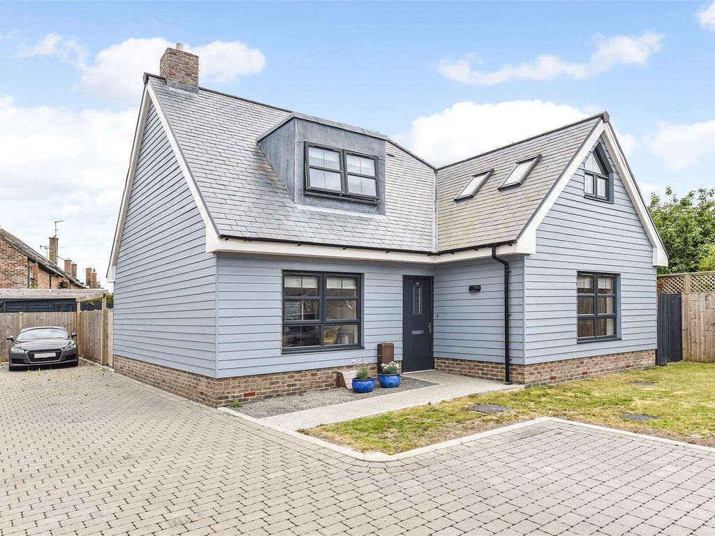 4 bed detached house for sale in Stocks Lane, East Wittering
