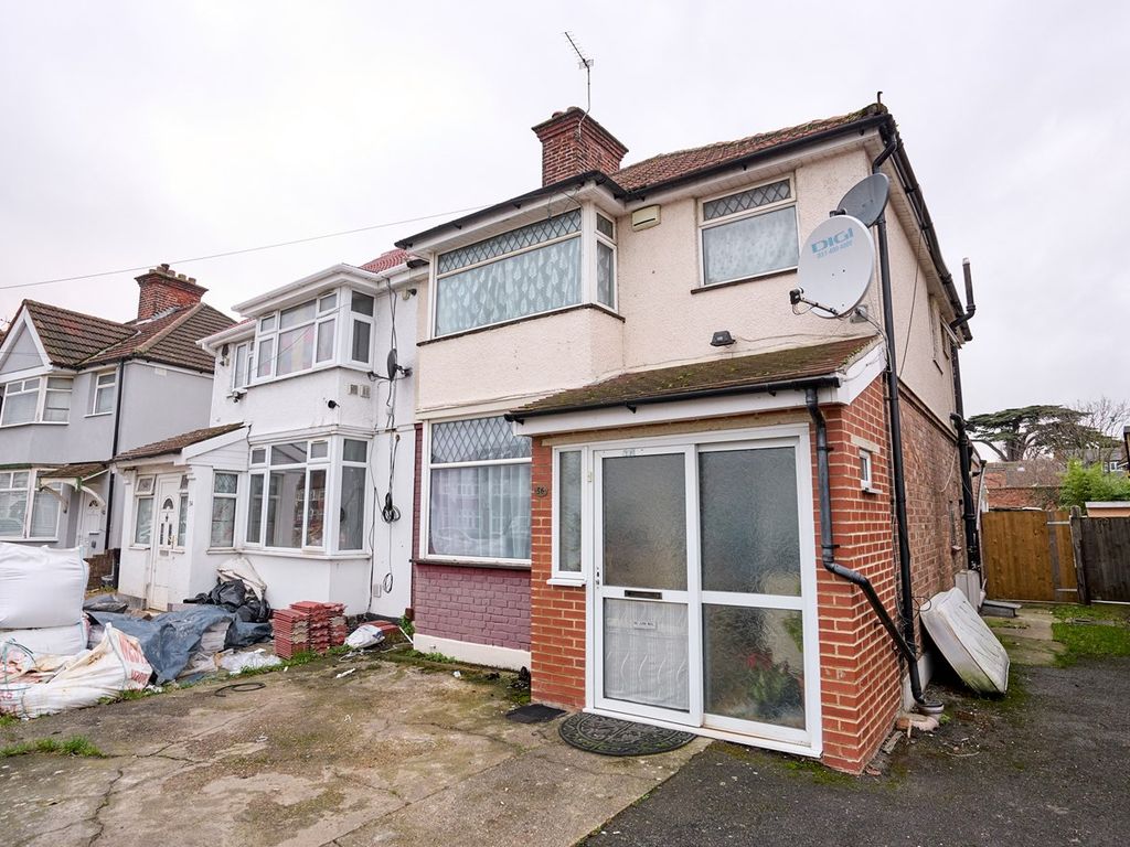 3 bed semidetached house for sale in The Warren, Hounslow TW5, £