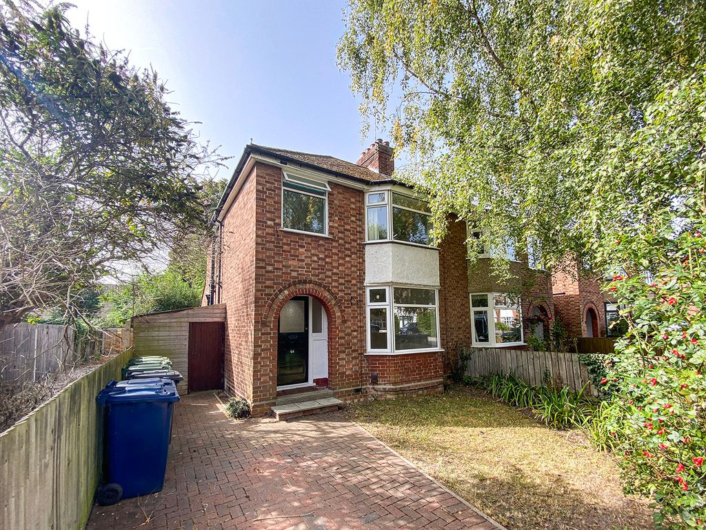 3 bed semidetached house to rent in Lichfield Road, Cambridge CB1, £