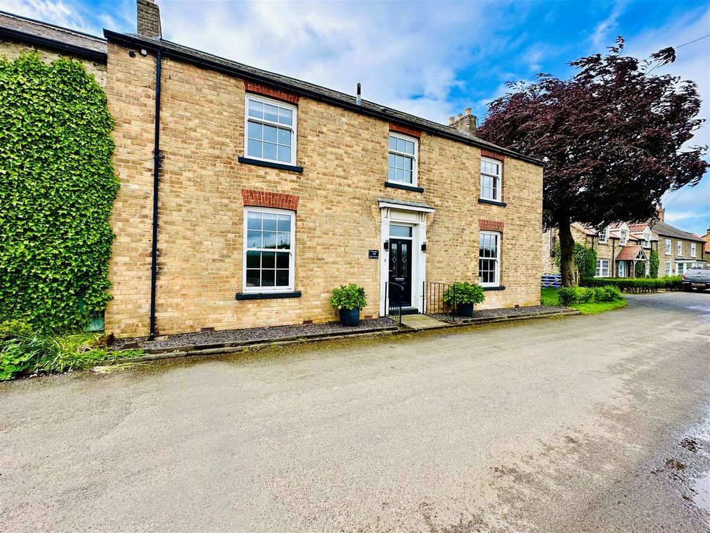 4 bed semidetached house for sale in Main Street, Irton, Scarborough