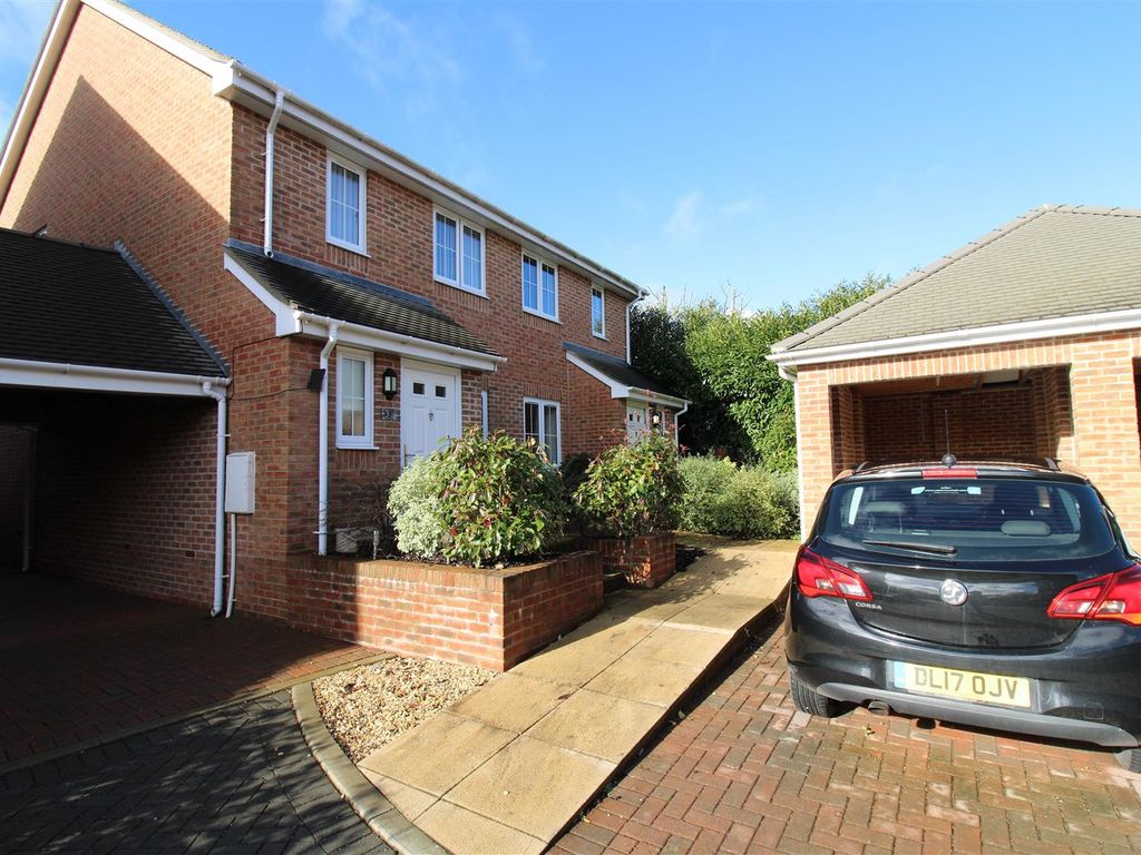 3 bed semidetached house to rent in Wildwood Close, Fareham PO14, £