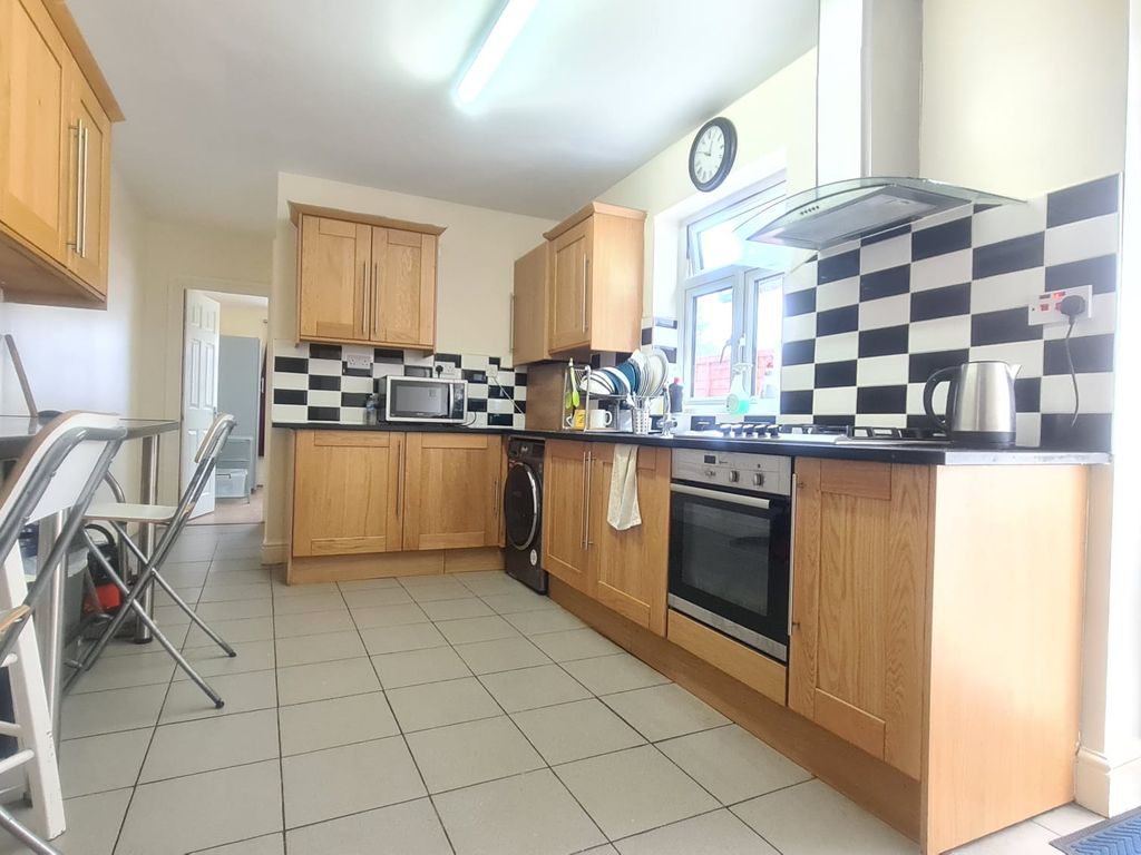 5 bed terraced house to rent in Norman Road, London E11 Zoopla