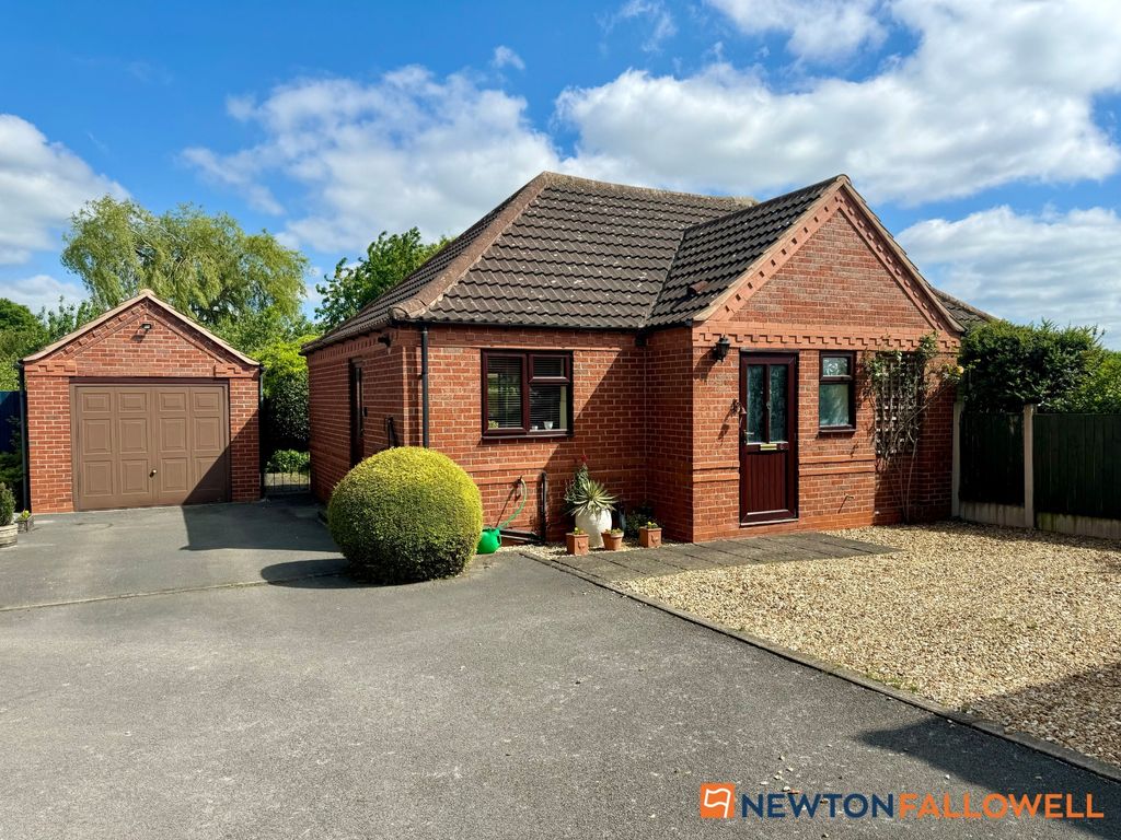 2 bed bungalow for sale in Cullen Close, Newark NG24, £270,000 Zoopla