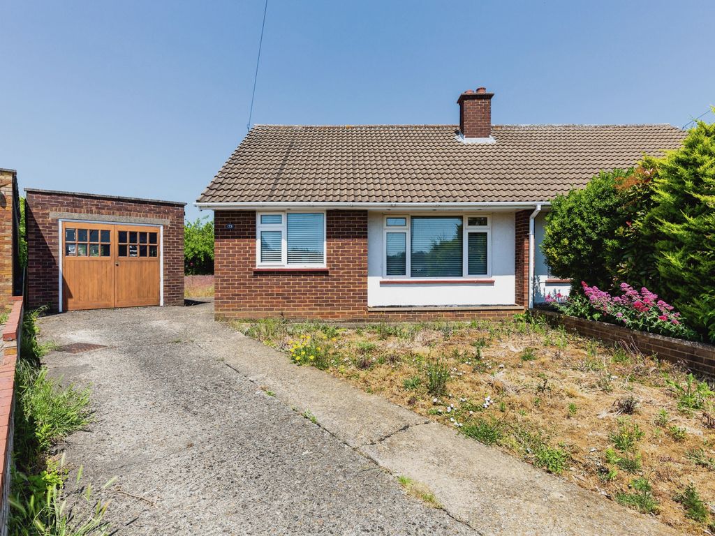2 bed bungalow for sale in Wellingham Avenue, Hitchin SG5 Zoopla