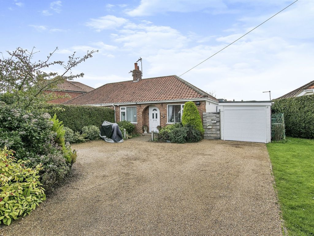 2 bed semidetached bungalow for sale in Blenheim Crescent, Sprowston