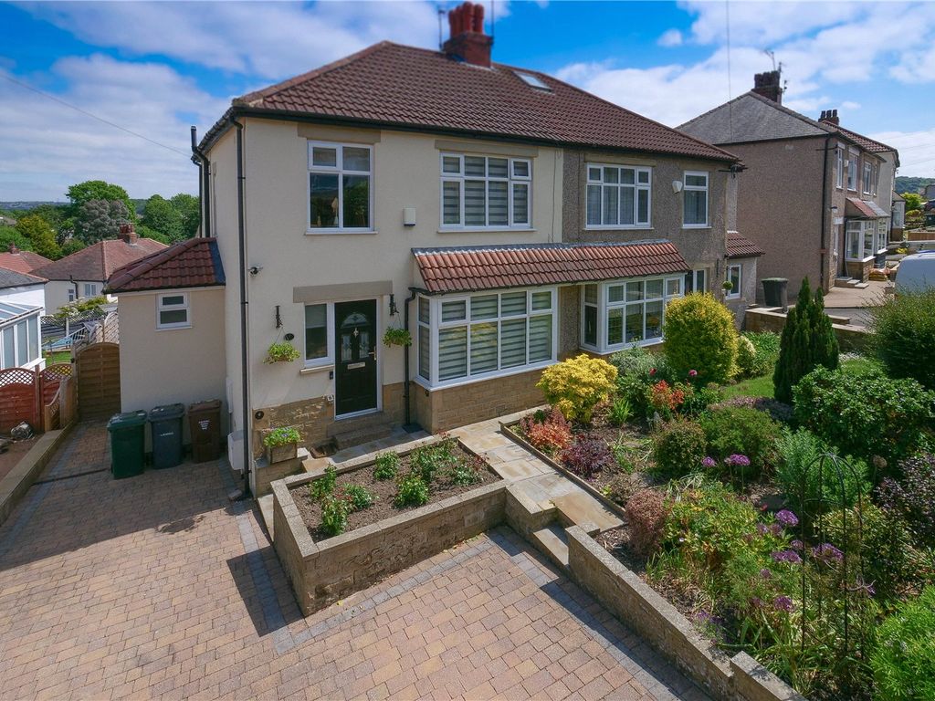 3 bed semidetached house for sale in Strathallan Drive, Baildon