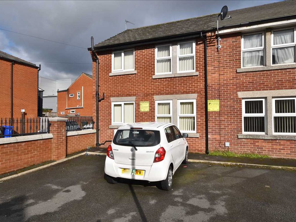 1 bed flat to rent in Albert Street, Chorley PR7, £695 pcm Zoopla