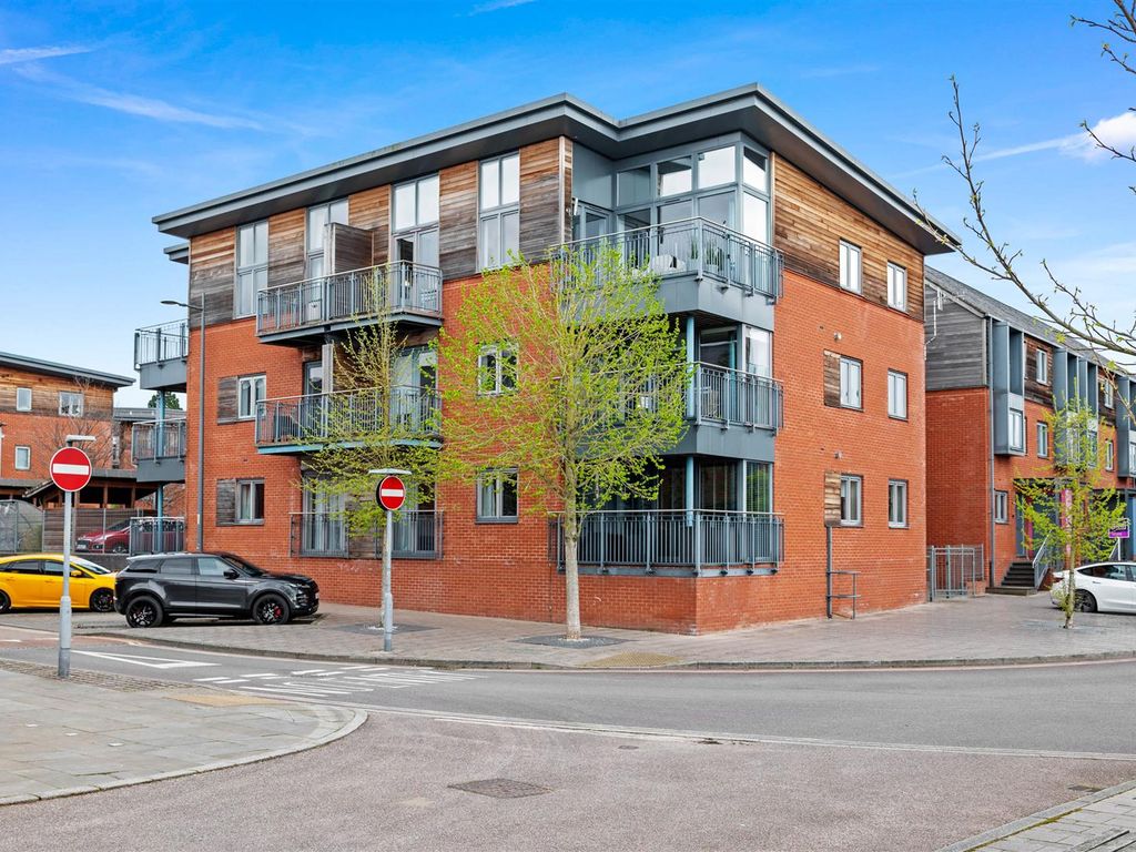 2 bed flat for sale in Bevington Court, Diglis, Worcester WR5 Zoopla
