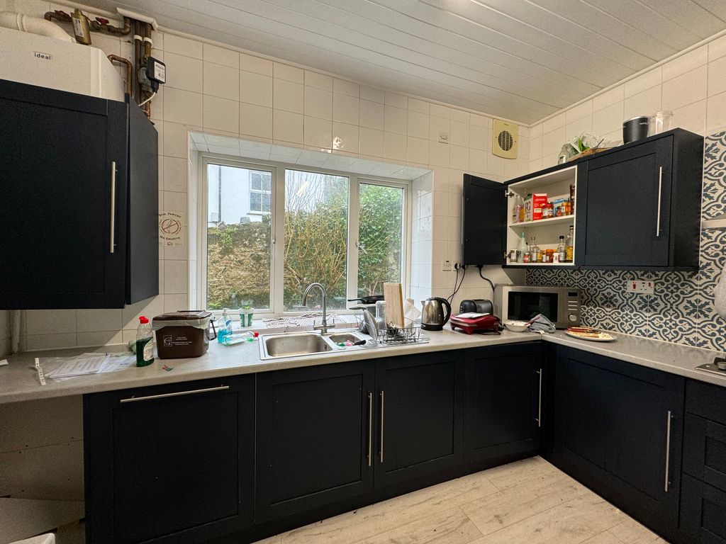 Room to rent in Garth Road, Bangor LL57, £607 pcm Zoopla