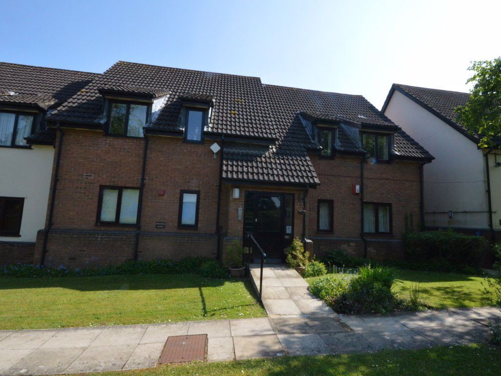 2 bed flat to rent in The Birches, Marlborough Road, Broome Manor