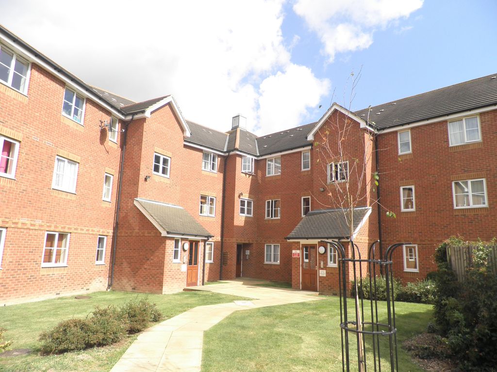 2 bed property to rent in Richard Hilary Close, Ashford, Kent TN24, £