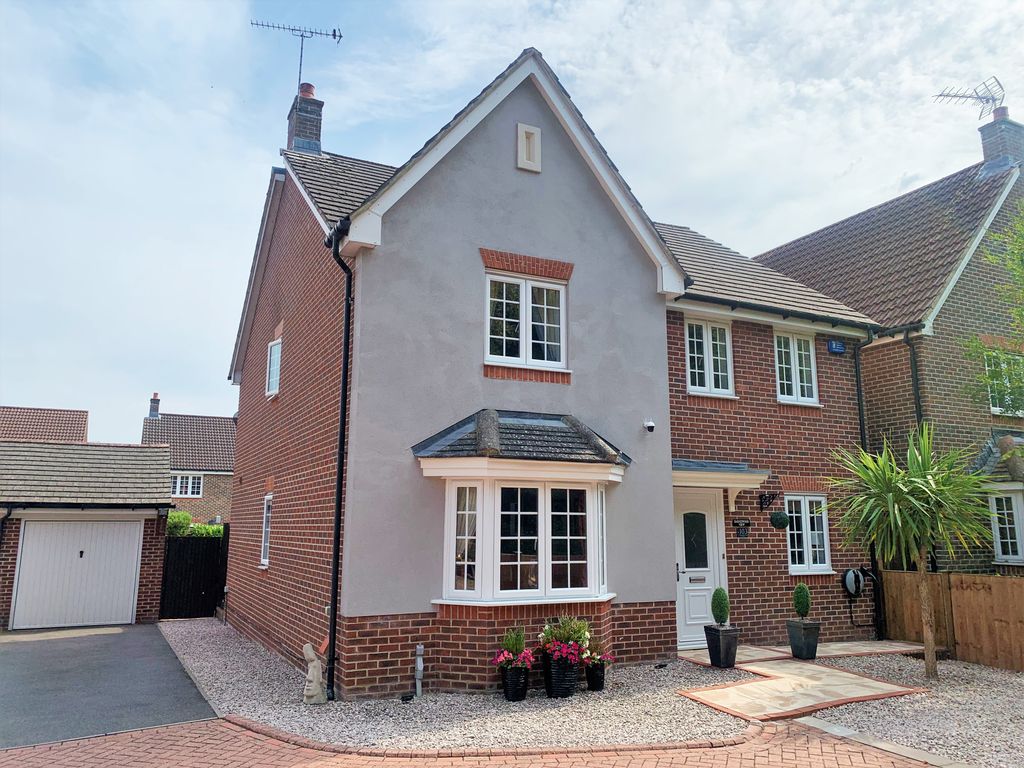 4 bed detached house for sale in Woodland Walk, Aldershot, Hampshire