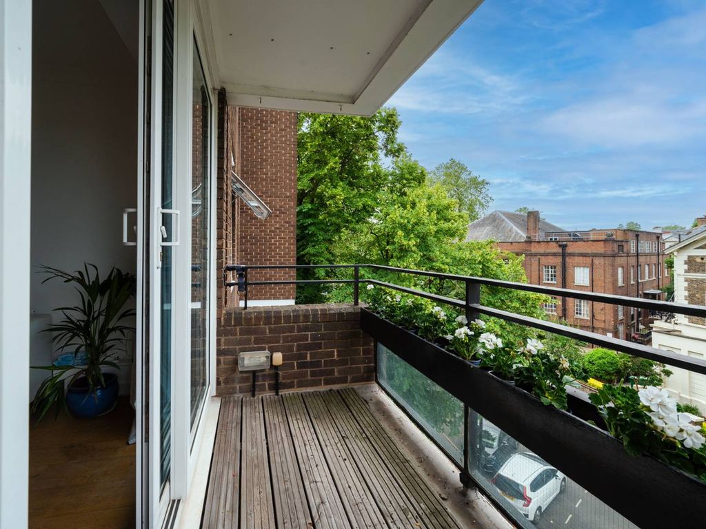 2 bed flat for sale in Gloucester Avenue, Primrose Hill, London NW1