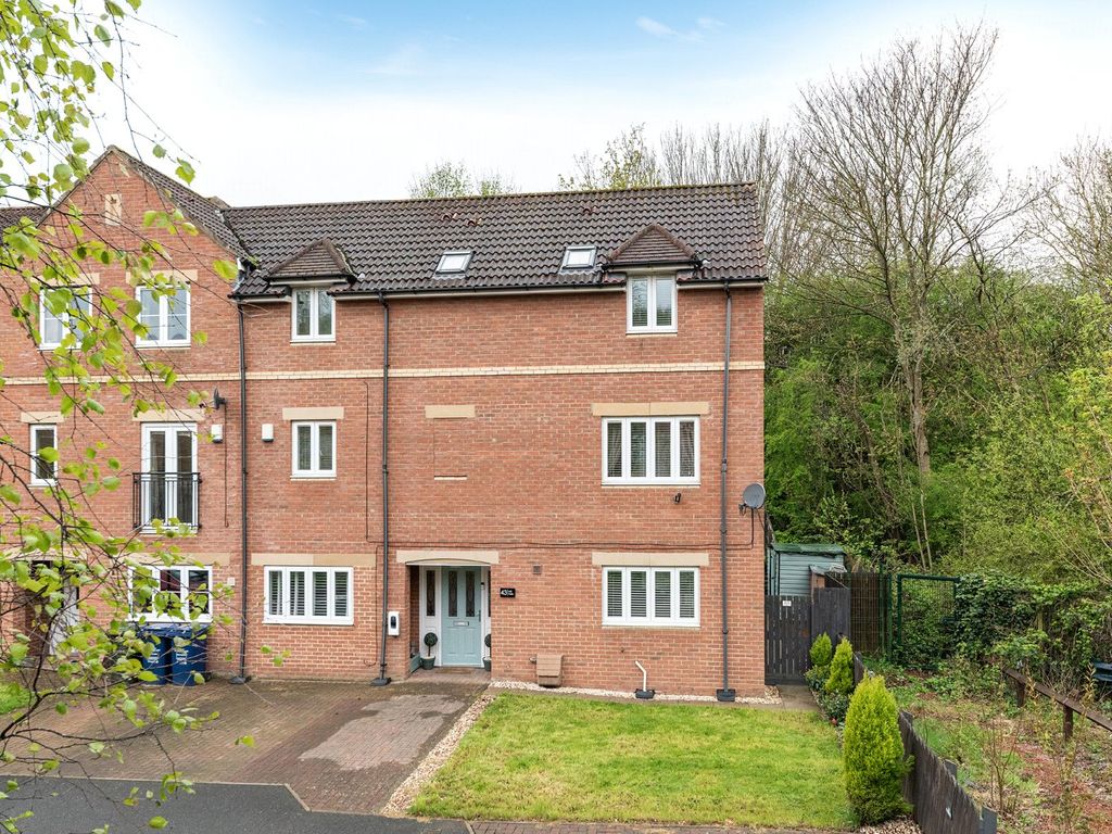 4 bed semidetached house for sale in Mill Vale, Newcastle Upon Tyne, Tyne And Wear NE15, £