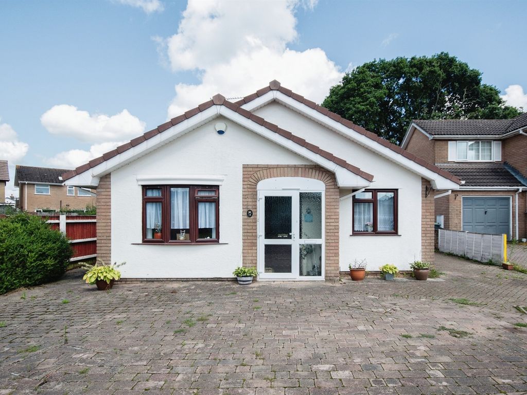 3 bed detached bungalow for sale in Albany Drive, Three Legged Cross