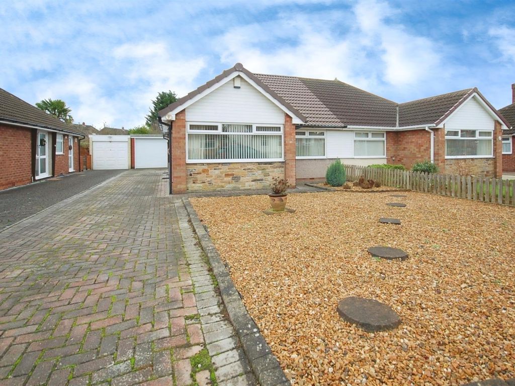 2 bed semidetached bungalow for sale in Springmead Drive, Garforth