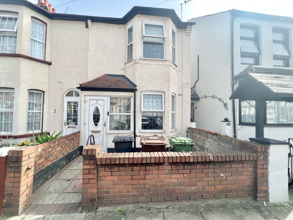 3 bed terraced house for sale in Harrow Road, Barking IG11, £425,000