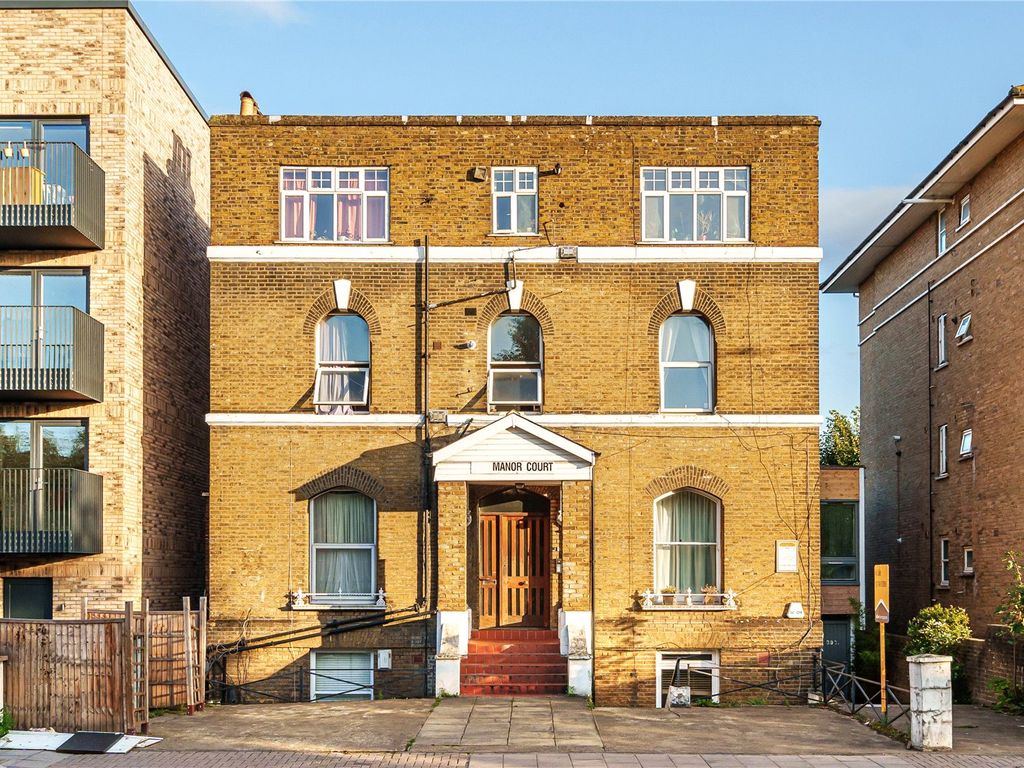 2 bed flat for sale in Seven Sisters Road, Finsbury Park, London N4, £