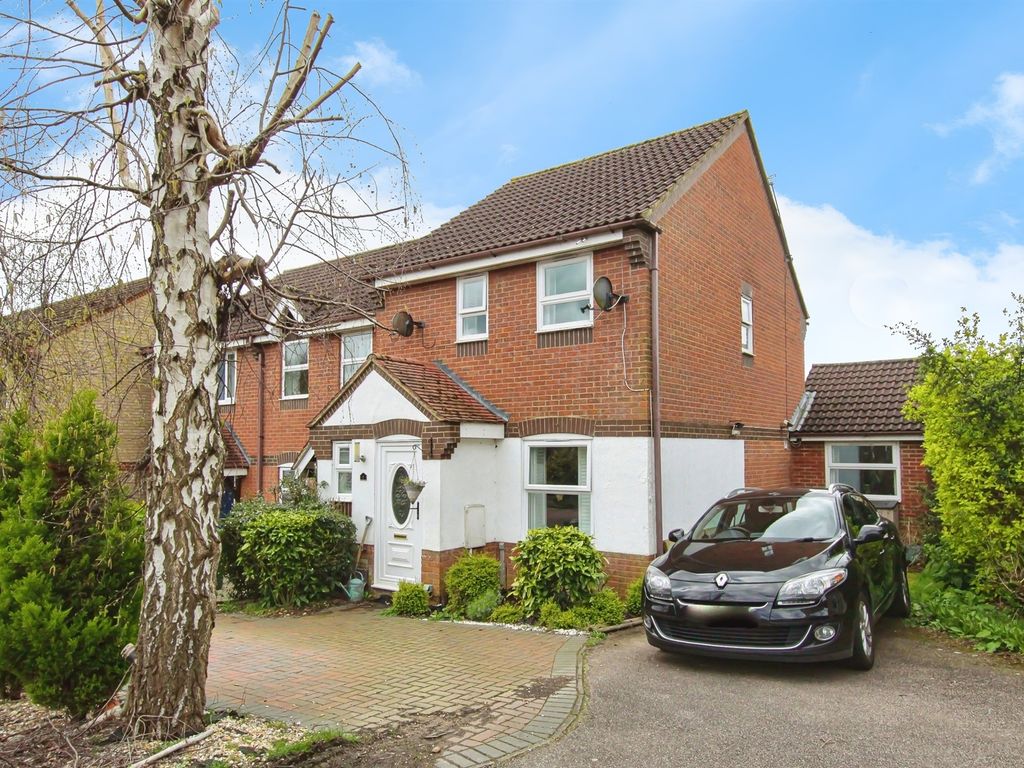 4 bed end terrace house for sale in De La Haye Close, Papworth Everard