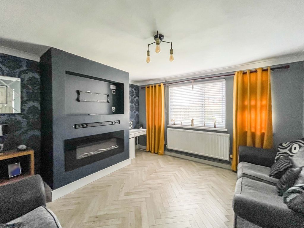 3 bed semidetached house for sale in Bronallt Road, Hendy