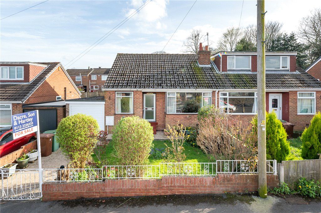 2 bed semidetached house for sale in Scott Green Crescent, Gildersome, Morley, Leeds LS27, £