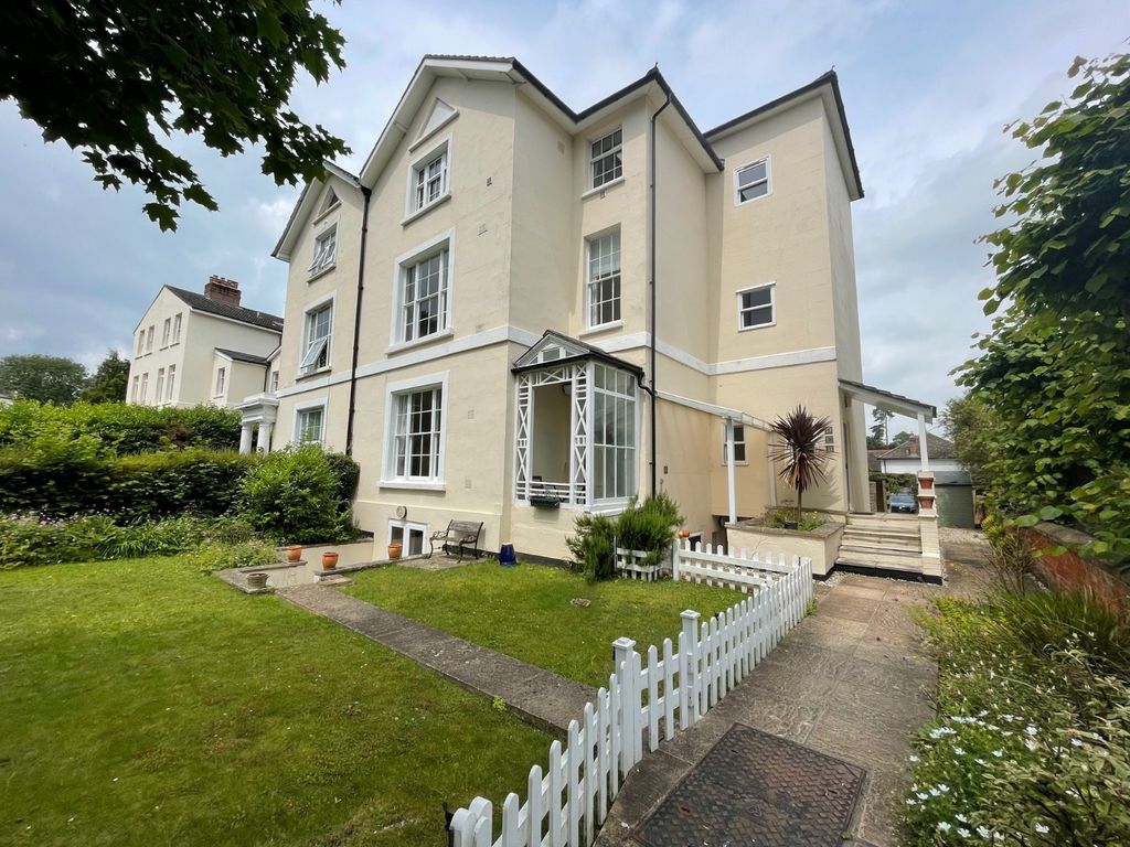 2 bed flat to rent in Donnington Square, Newbury RG14 Zoopla