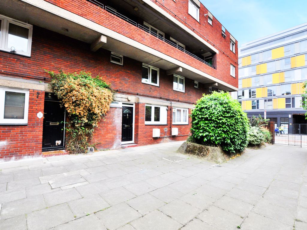 3 bed to rent in Old Street, London EC1V, £3,300 pcm Zoopla