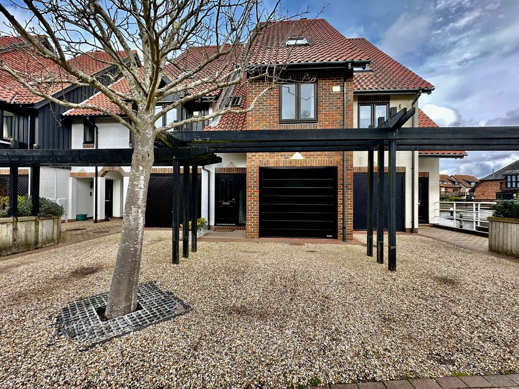3 bed town house for sale in Endeavour Way, Hythe Marina Village, Hythe