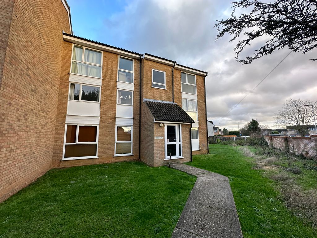 1 bed flat to rent in Lupin Drive, Springfield, Chelmsford CM1, £900 pcm Zoopla
