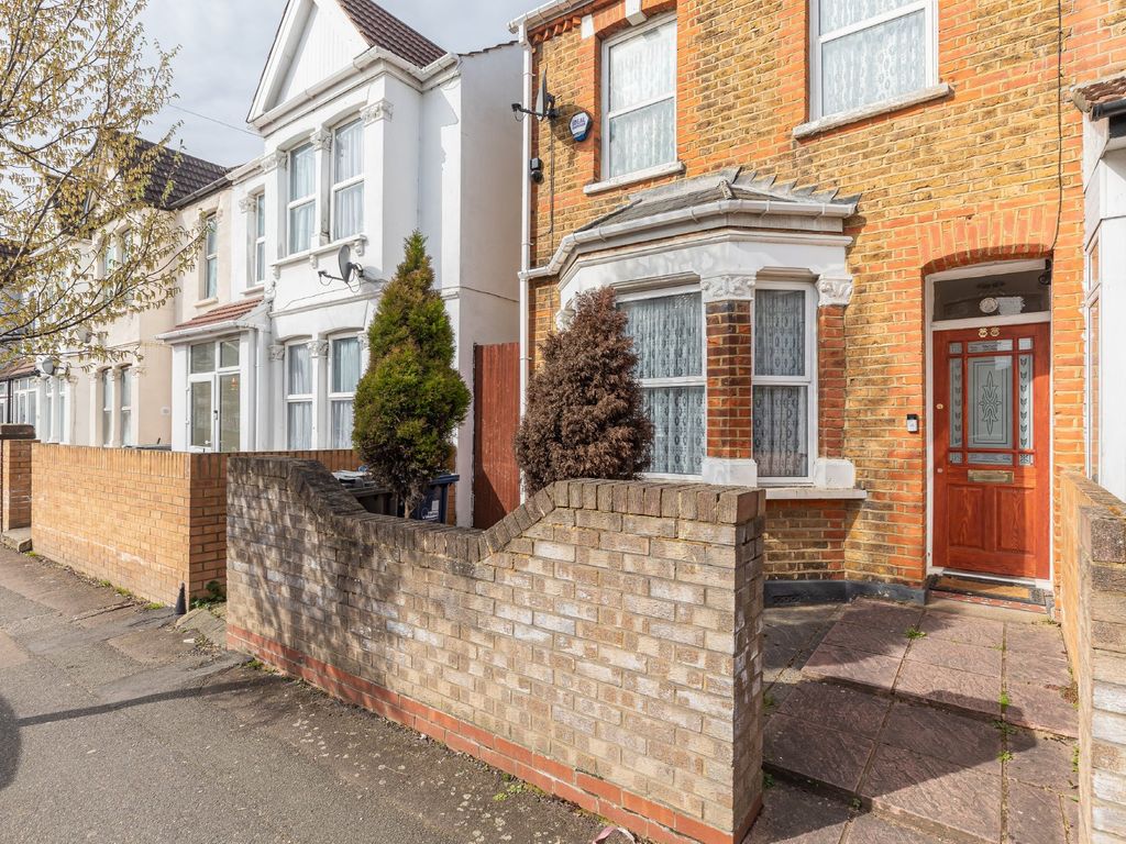 3 bed semidetached house for sale in Hambrough Road, Southall UB1 Zoopla