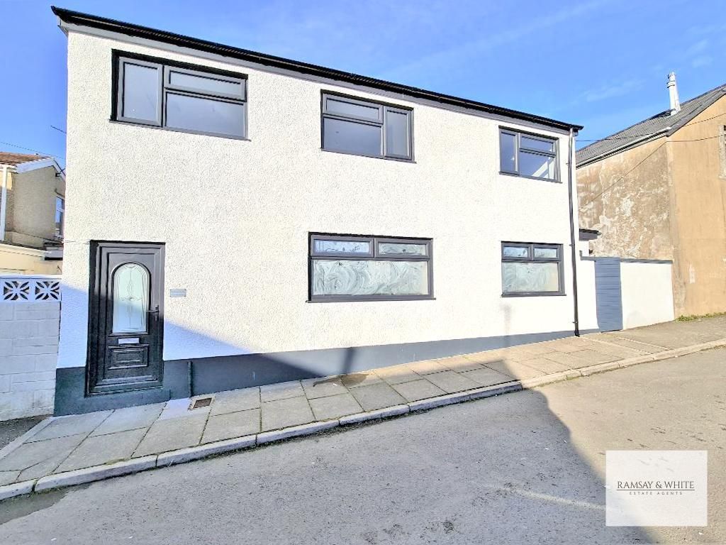 3 bed detached house to rent in Merthyr Road, Penydarren, Merthyr