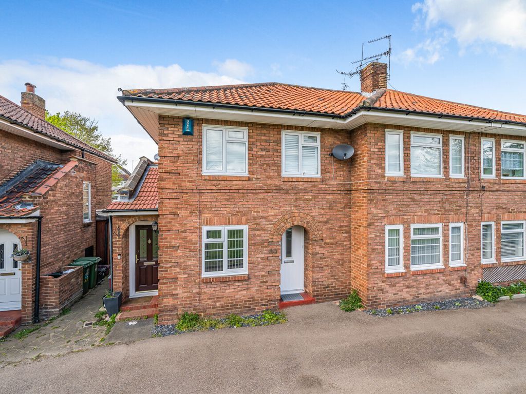 2 bed for sale in Sidcup Hill Gardens, Sidcup DA14, £340,000