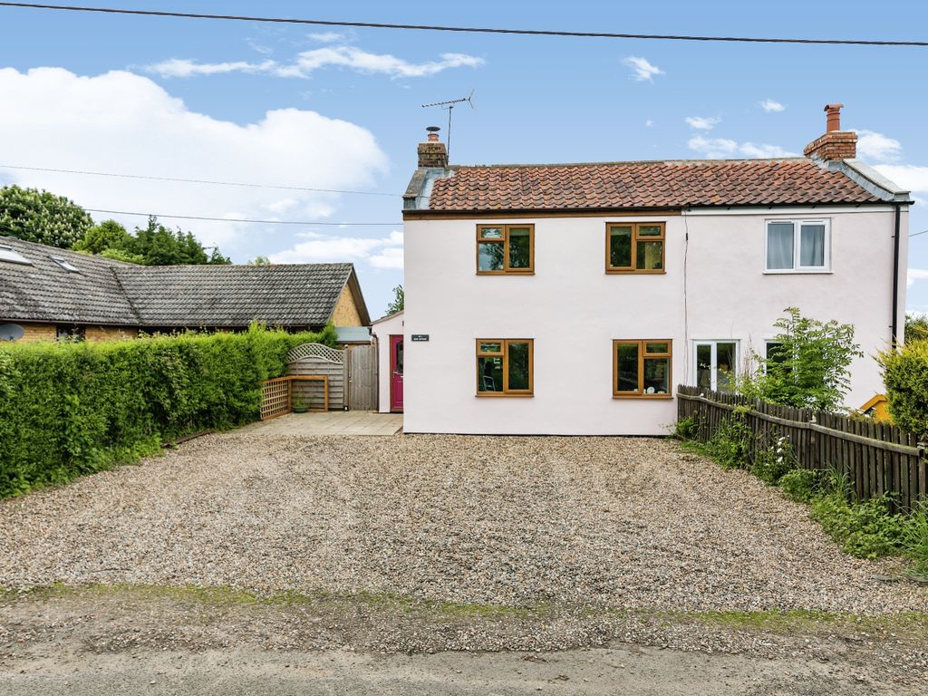 2 bed semidetached house for sale in Darrow Green Road, Denton