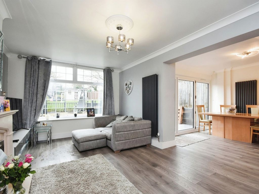 3 bed terraced house for sale in Morris Avenue, Billericay CM11, £