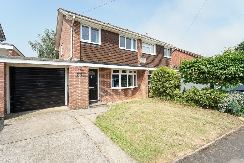 3 bed semidetached house for sale in Manor Gardens, Kewstoke, Weston