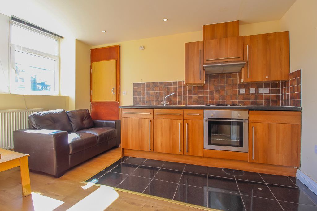 1 bed flat to rent in Penarth Rd, Grangetown, Cardiff CF10, £700 pcm