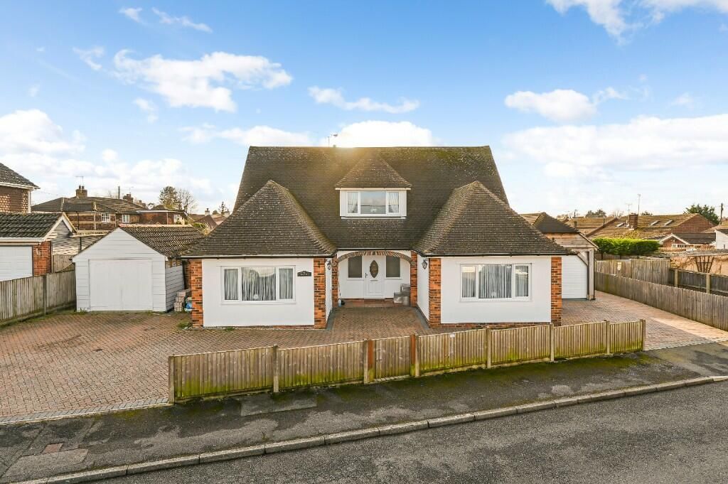 6 bed detached house for sale in Swan Green, Ashford TN25, £675,000