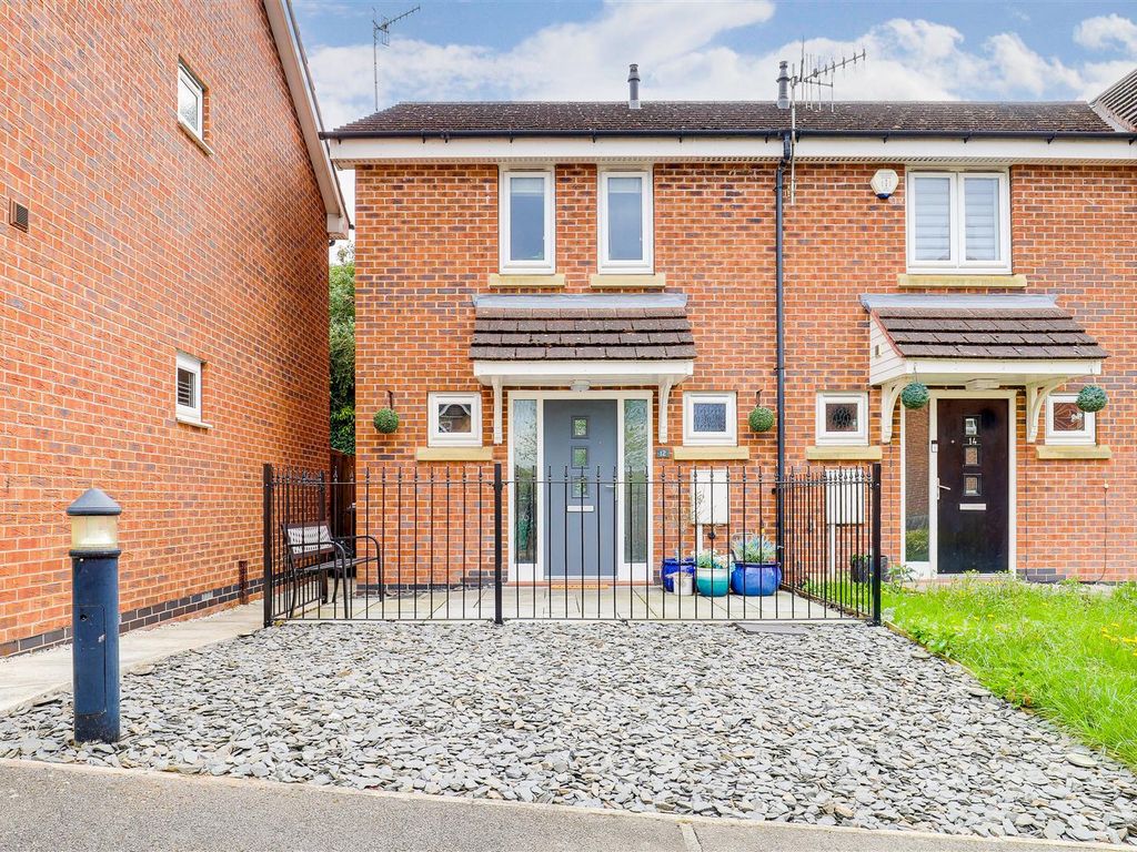 3 bed end terrace house for sale in Langdon Close, Sherwood