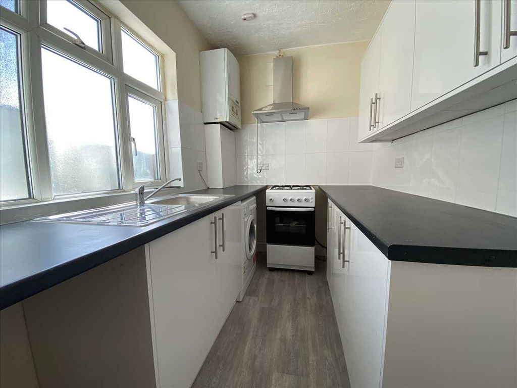 2 bed flat to rent in Station Parade, Kenton Lane, Harrow HA3 Zoopla