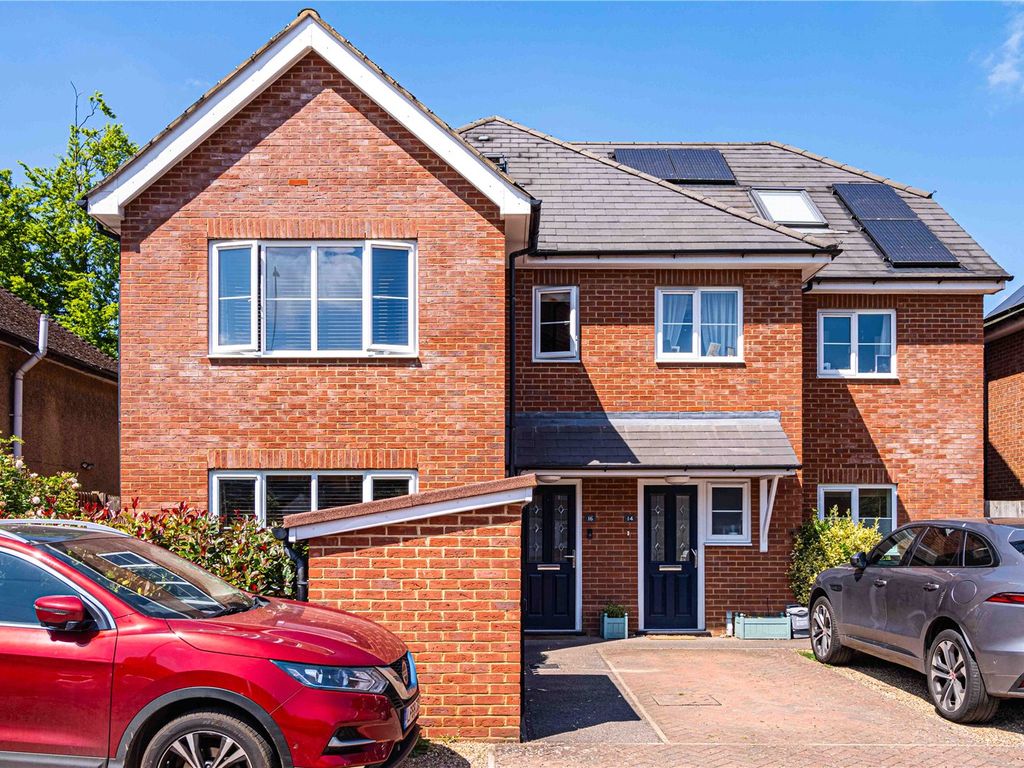 4 bed semidetached house for sale in Water Lane, Kings Langley