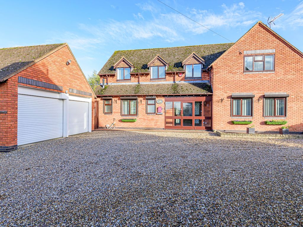 4 bed detached house for sale in Wick Road, Little Comberton, Pershore