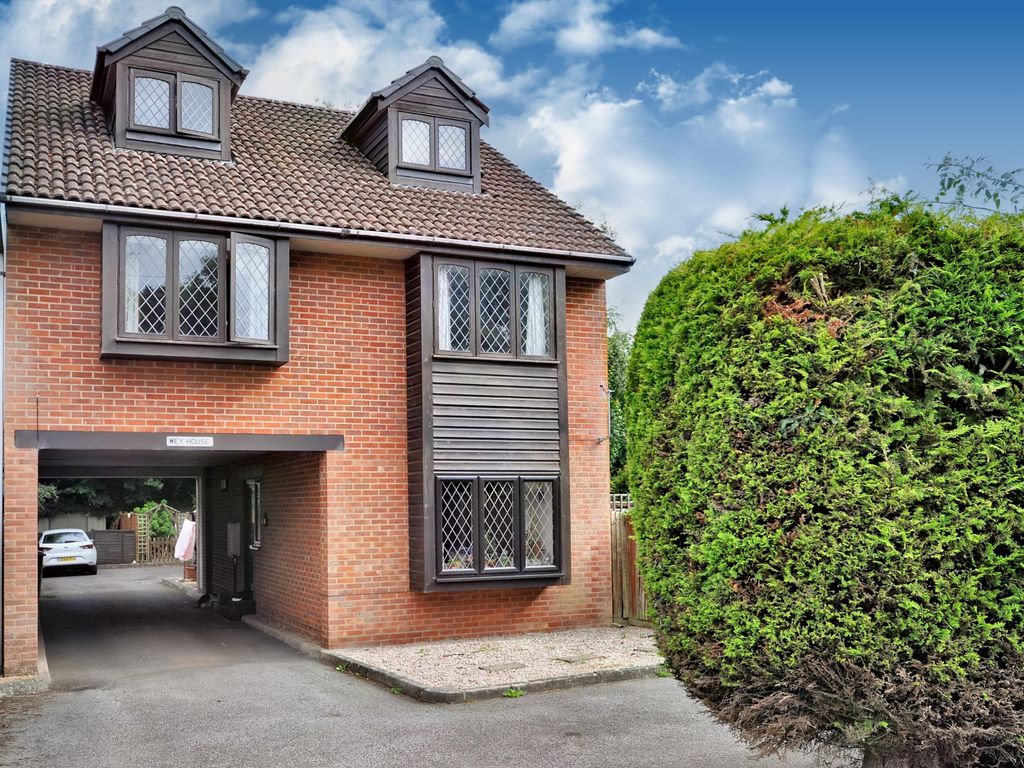 1 bed flat for sale in Yew Tree Road, Witley, Godalming, Surrey GU8