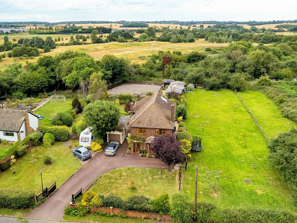 4 bed detached house for sale in Vicarage Lane, North Weald, Epping