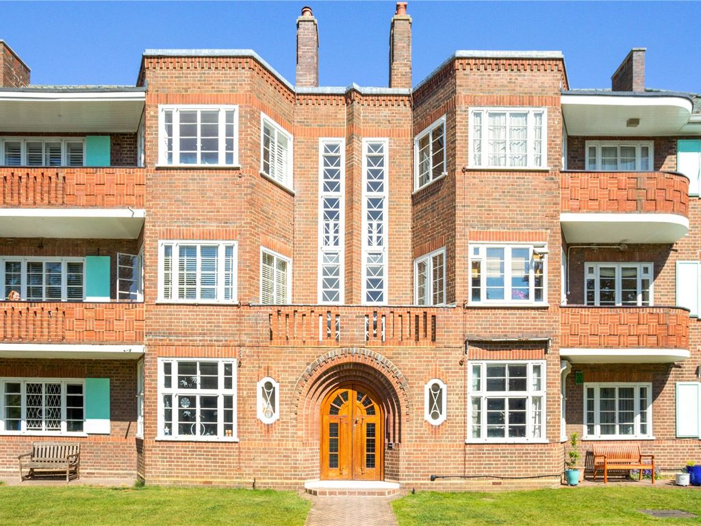 Roehampton Close, Putney, London SW15