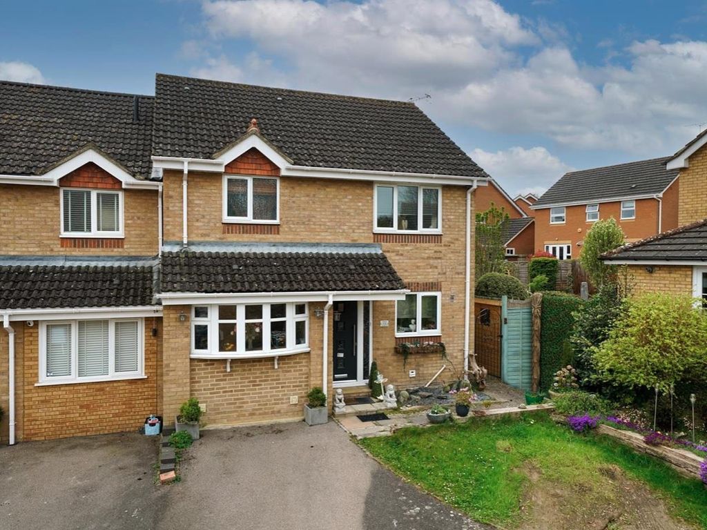 3 bed semidetached house to rent in Betjeman Way, Gadebridge Park