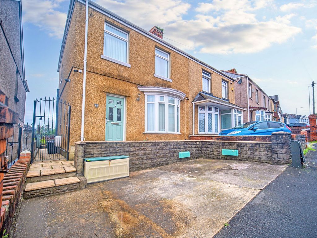 3 bed semidetached house for sale in Pentregethin Road, Gendros SA5, £