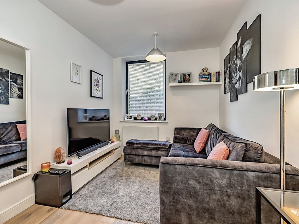 1 bed flat for sale in Aldenham Road, Bushey WD23, £230,000 Zoopla